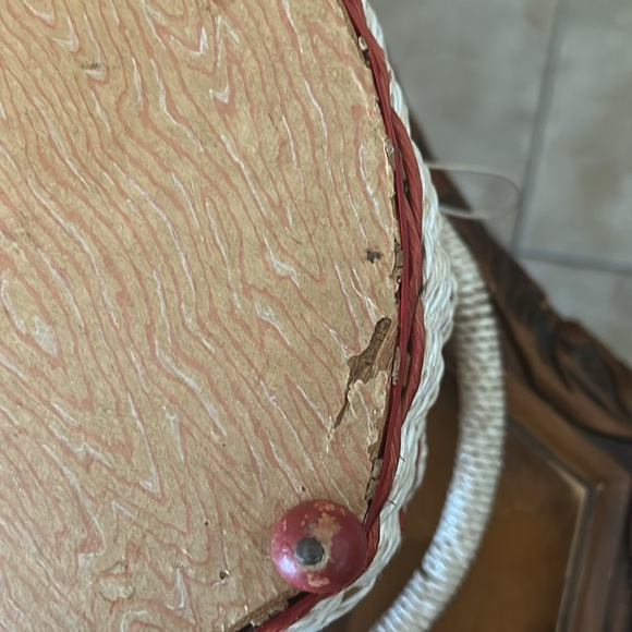 Vintage JCPenney Sewing Basket Constructed from Woven Wicker. - Picture 12 of 12